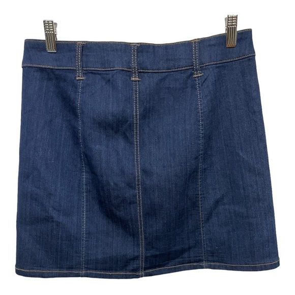 CELEBRITY PINK Denim
Button Front Mini Skirt - Size
Junior 13/31 - Picture 2 of 9